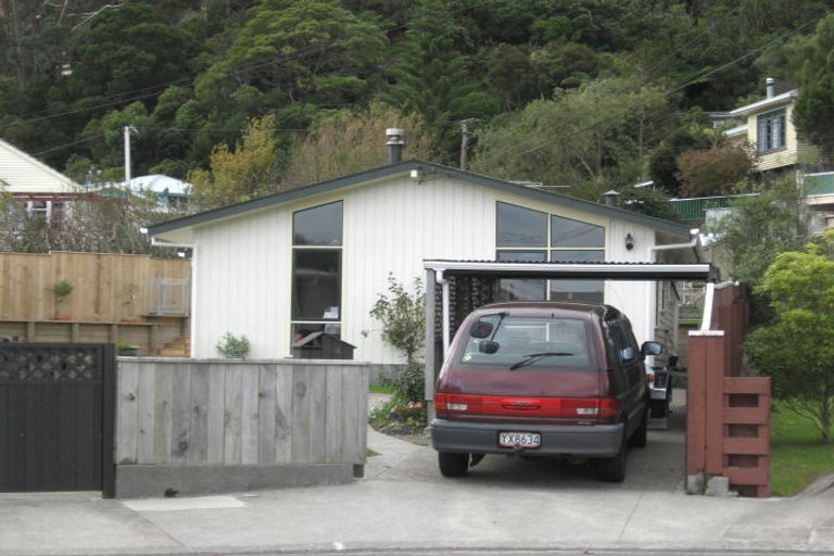 Photo of property in 4 Glen Alice Grove, Naenae, Lower Hutt, 5011