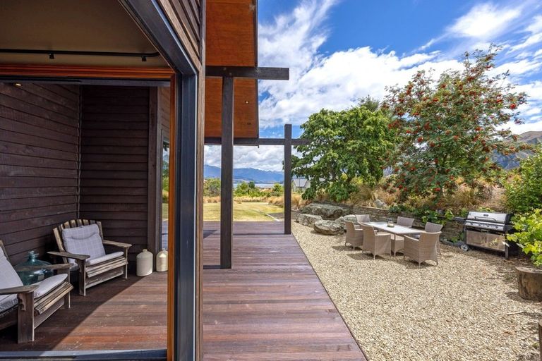 Photo of property in 10 Minaret Ridge, Wanaka, 9305