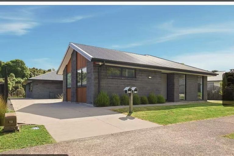 Photo of property in 72 Pakanga Grove, Pyes Pa, Tauranga, 3112