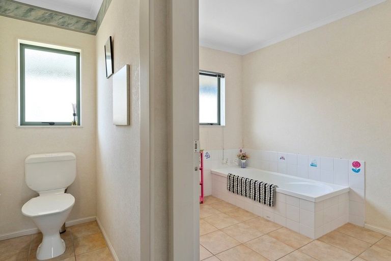 Photo of property in 8 Brackenburn Drive, Ohauiti, Tauranga, 3112