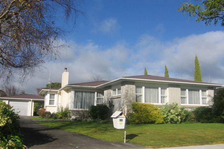 Photo of property in 15 Westhaven Grove, Takaro, Palmerston North, 4412