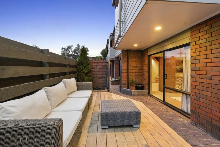 Photo of property in 1/25 Park Rise, Campbells Bay, Auckland, 0630