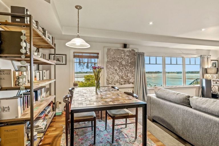 Photo of property in 28 Main Road, Mount Pleasant, Christchurch, 8081