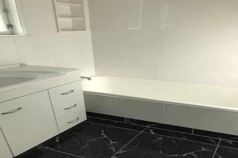 Photo of property in 23 Mirrabooka Avenue, Botany Downs, Auckland, 2010