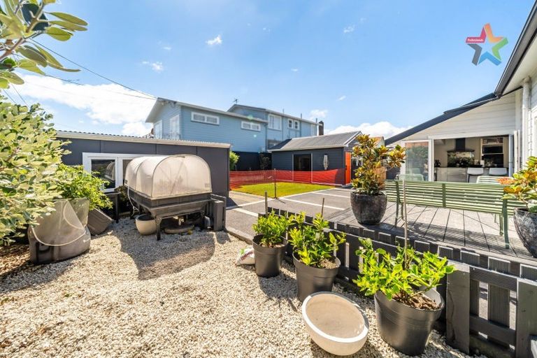 Photo of property in 6 Wha Street, Lyall Bay, Wellington, 6022