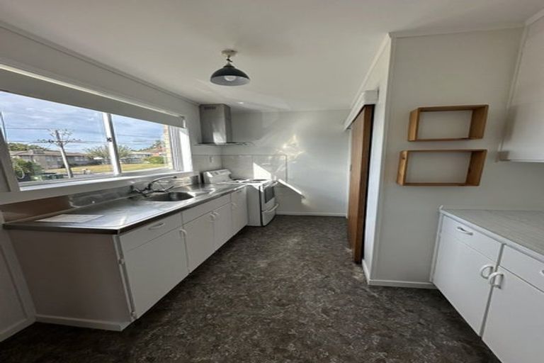 Photo of property in 1/62 Tiroroa Avenue, Te Atatu South, Auckland, 0610