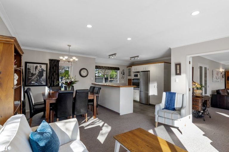 Photo of property in 2/281 Memorial Avenue, Burnside, Christchurch, 8053