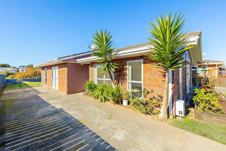 Photo of property in 68 Chelburn Crescent, Mangere East, Auckland, 2024
