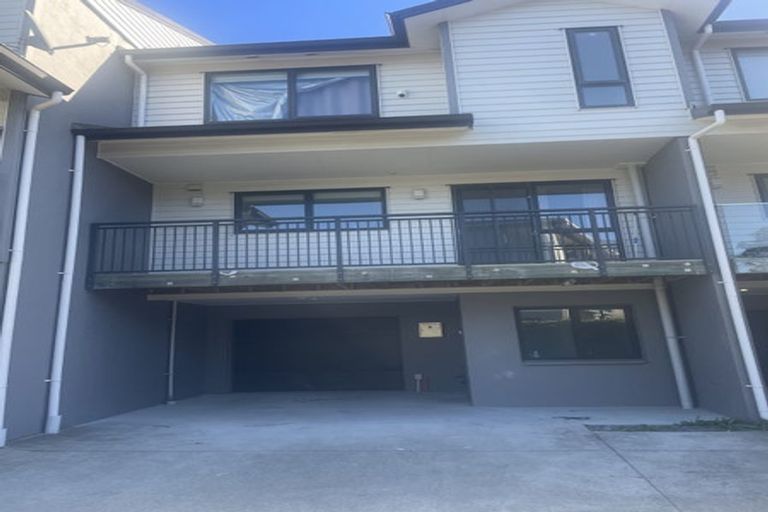 Photo of property in 5 Lilac Lane, Oteha, Auckland, 0632