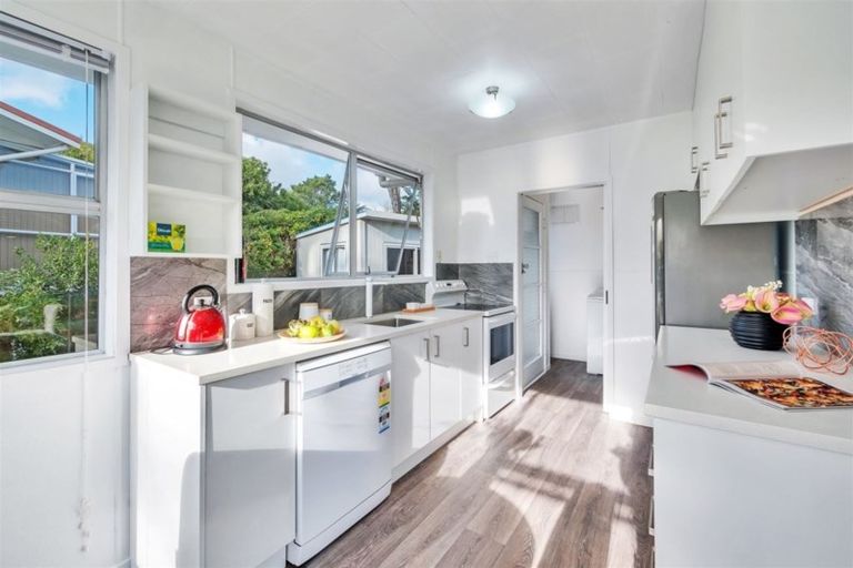 Photo of property in 28 Mawney Road, Henderson, Auckland, 0610