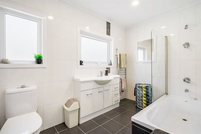 Photo of property in 62 Brian Crescent, Stanmore Bay, Whangaparaoa, 0932