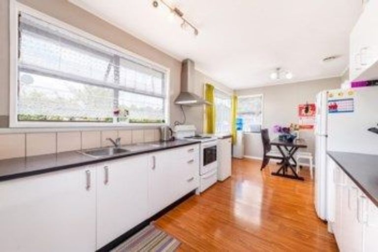 Photo of property in 12a Sabulite Road, Kelston, Auckland, 0602