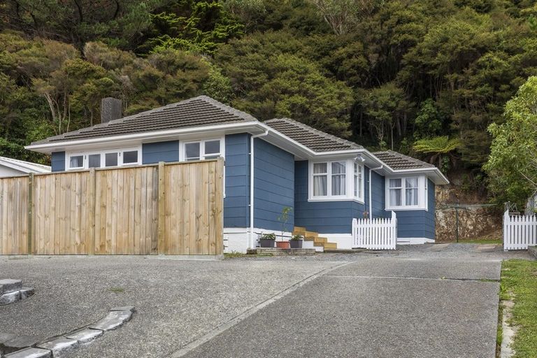 Photo of property in 129 Wainuiomata Road, Wainuiomata, Lower Hutt, 5014