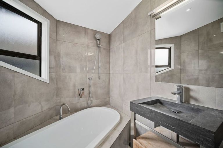 Photo of property in 1/45 Princes Street, Northcote Point, Auckland, 0627