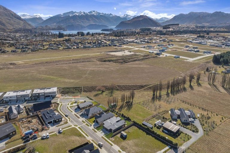 Photo of property in 32 Burbank Road, Wanaka, 9382