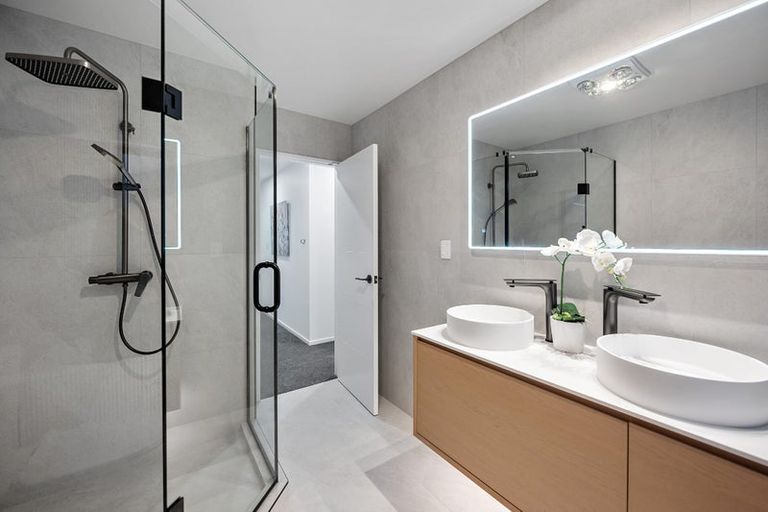 Photo of property in 2/1 Montana Avenue, Murrays Bay, Auckland, 0630