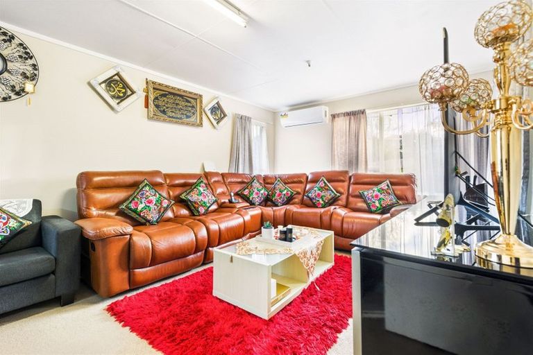 Photo of property in 4 Backhurst Grove, Massey, Auckland, 0614