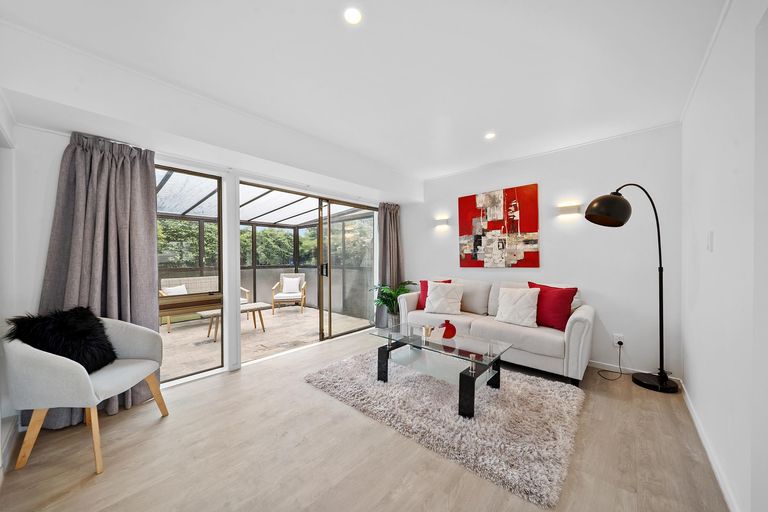 Photo of property in 121 Settlement Road, Papakura, 2110