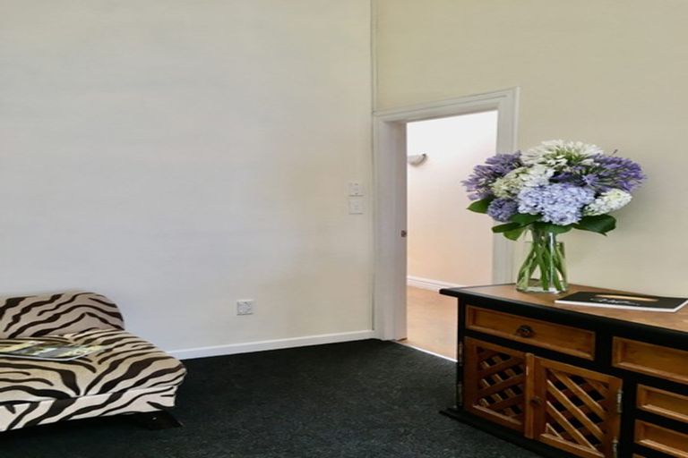 Photo of property in 90 Bridge Street, Eltham, 4322