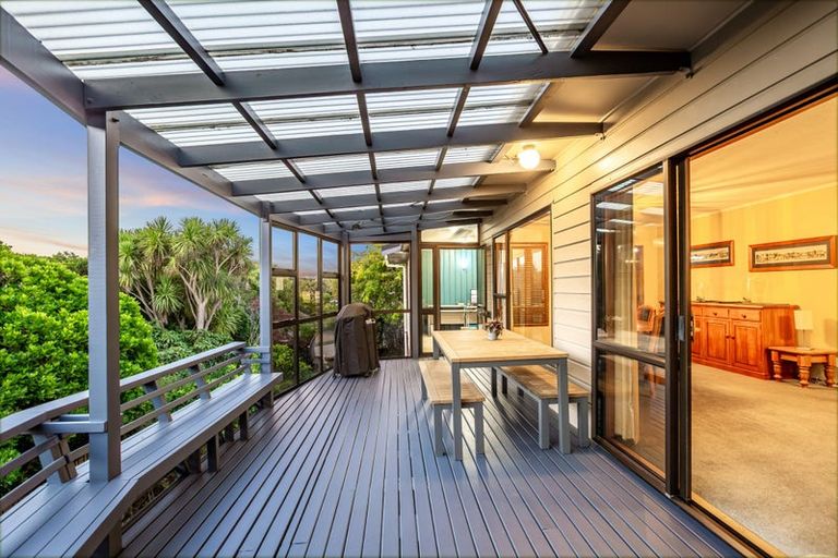 Photo of property in 12 Exploration Way, Whitby, Porirua, 5024