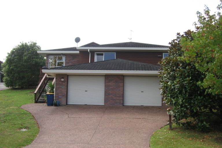 Photo of property in 10 Oystergrove Road, West Harbour, Auckland, 0618