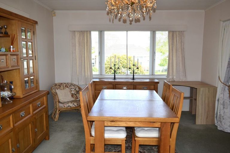 Photo of property in 2 Freyberg Crescent, Pukekohe, 2120