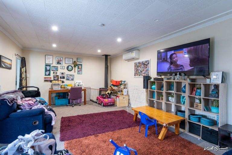 Photo of property in 18 Ebdentown Street, Ebdentown, Upper Hutt, 5018