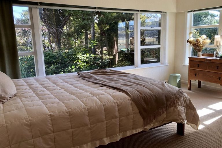 Photo of property in 10 Deuxberry Avenue, Northcote, Auckland, 0627