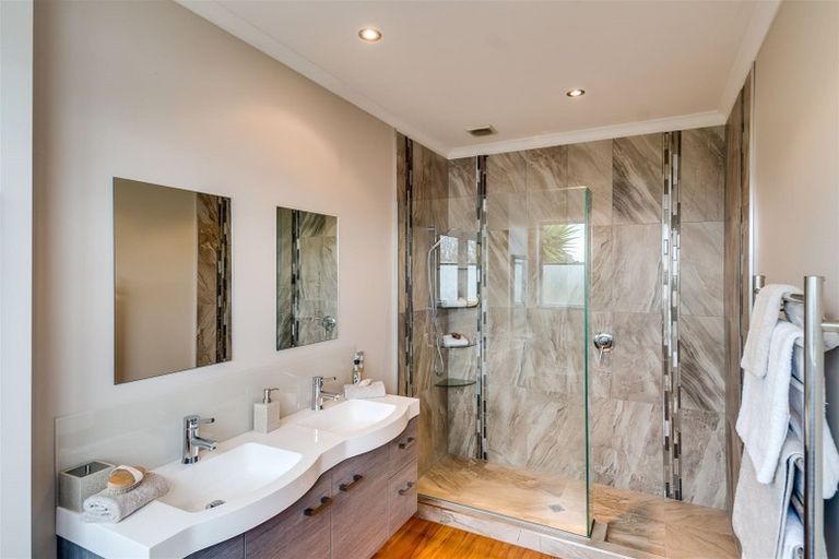 Photo of property in 9 Randall Place, Hospital Hill, Napier, 4110