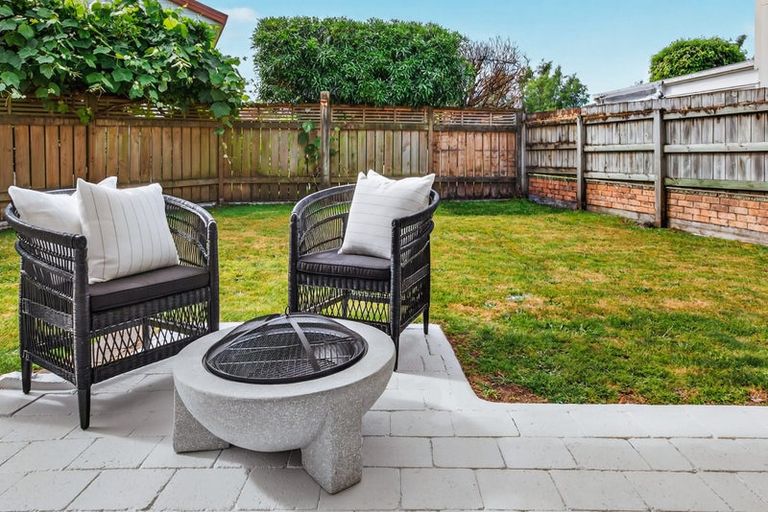 Photo of property in 1 Winston Street, Acacia Bay, Taupo, 3330