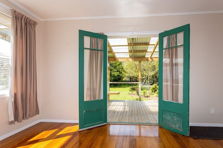 Photo of property in 28 Wilson Street, Waverley, 4510