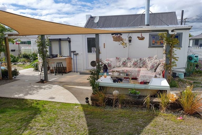 Photo of property in 4 Holmes Street, Waimate, 7924