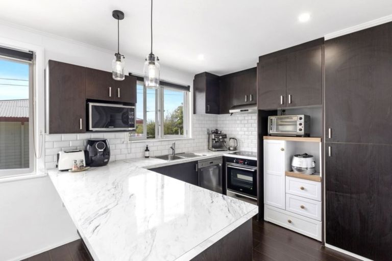 Photo of property in 1/25 Fairclough Road, Beach Haven, Auckland, 0626