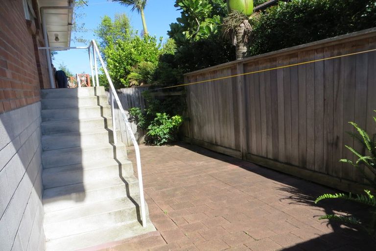 Photo of property in 3/240 Hurstmere Road, Takapuna, Auckland, 0622