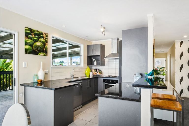 Photo of property in 37 Triangle Road, Massey, Auckland, 0614