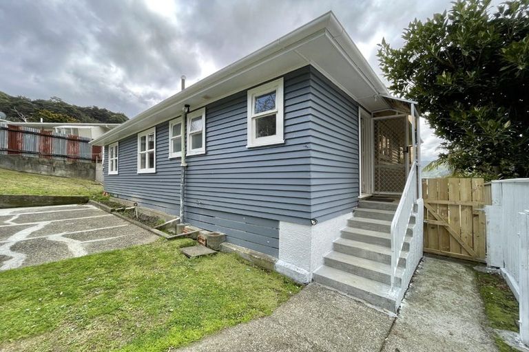 Photo of property in 6 Reid Road, Wainuiomata, Lower Hutt, 5014