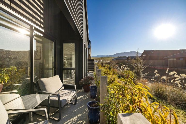 Photo of property in 12 Chapman Way, Jacks Point, 9371