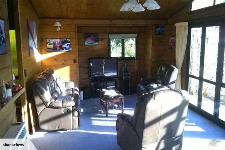 Photo of property in 13 Lindaver Grove, Merrilands, New Plymouth, 4312