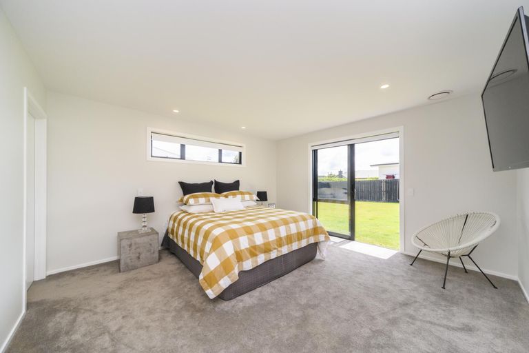 Photo of property in 19 Ashton Place, Highbury, Palmerston North, 4412