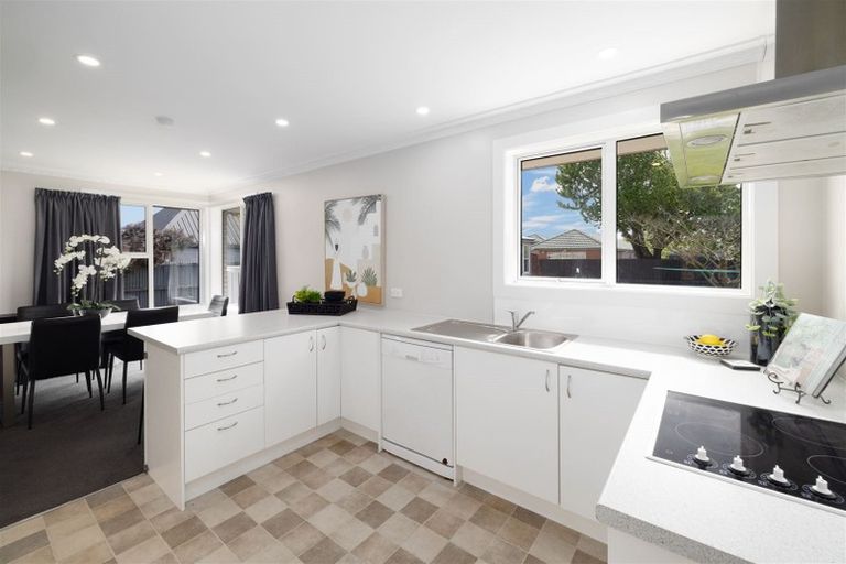 Photo of property in 16 Staveley Street, Avonhead, Christchurch, 8042