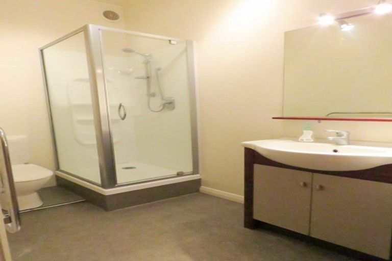 Photo of property in Devonport Apartments, 22/127 Saint Aubyn Street, New Plymouth, 4310