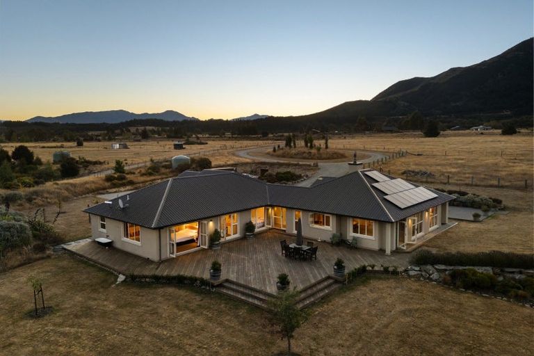 Photo of property in 136 Te Awa Road, Albert Town, Wanaka, 9382