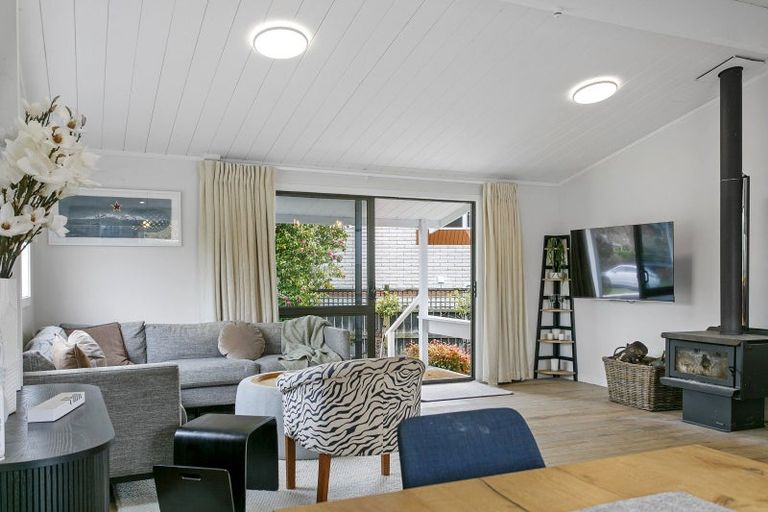 Photo of property in 4 Kathleen Place, Rainbow Point, Taupo, 3330