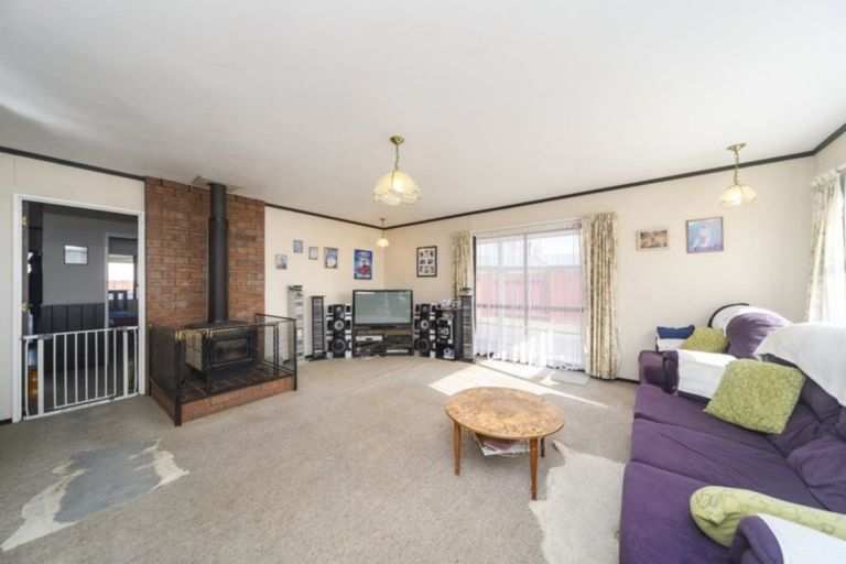 Photo of property in 46 Acacia Street, Kelvin Grove, Palmerston North, 4414