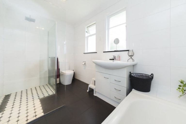 Photo of property in 6 Waterford Place, Westbrook, Palmerston North, 4412