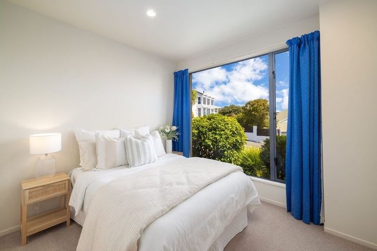 Photo of property in 6 Inverness Lane, Redcliffs, Christchurch, 8081