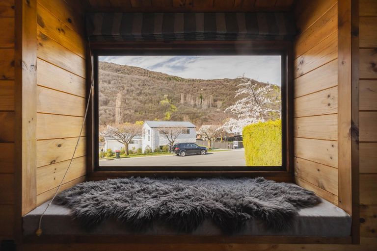 Photo of property in 8 Devon Street, Arrowtown, 9302