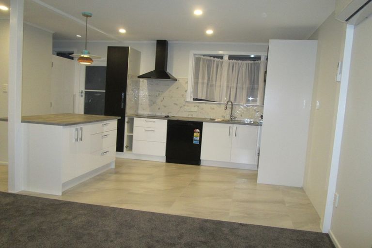 Photo of property in 2/24 Dale Crescent, Pakuranga, Auckland, 2010