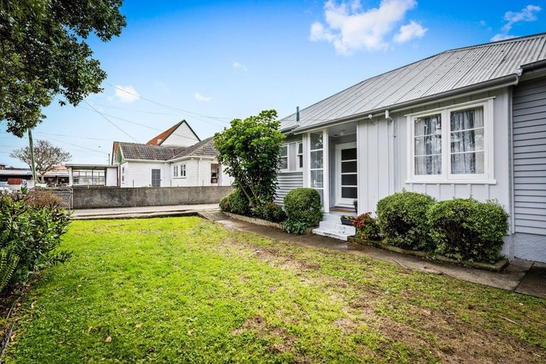 Photo of property in 5 Rumgay Street, Fairfield, Lower Hutt, 5011