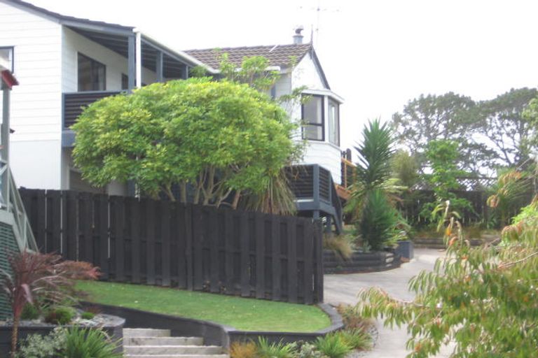 Photo of property in 2/6 Juneau Place, Glendene, Auckland, 0602